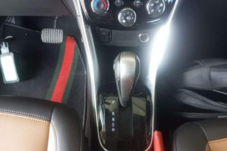 Used Chevrolet Trax 2017 1.4T Automatic All-Wheel-Drive Flagship Model Gear Lever