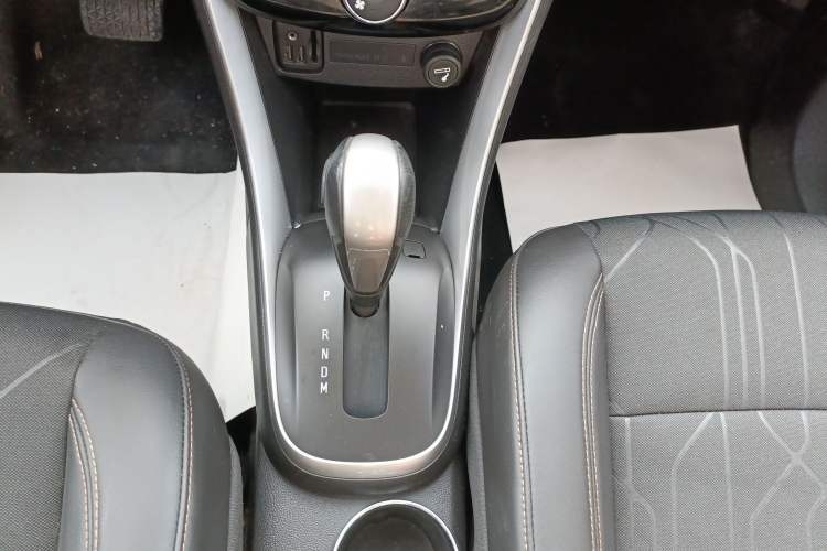 Used Chevrolet Trax 2017 1.4T Automatic Two-Wheel Drive Luxury Version Gear Lever
