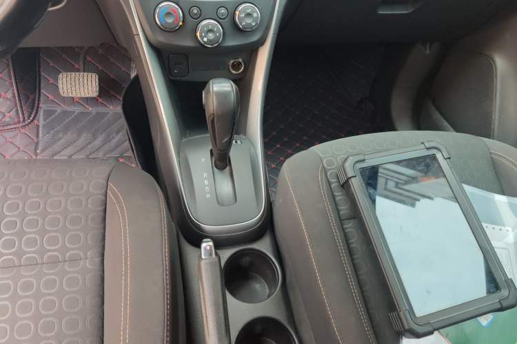 Used Chevrolet Trax 2017 1.4T Automatic Two-Wheel Drive Comfort Version Gear Lever