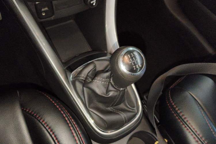 Used Chevrolet Trax 2017 1.4T Manual Two-Wheel Drive Comfort Model Gear Lever