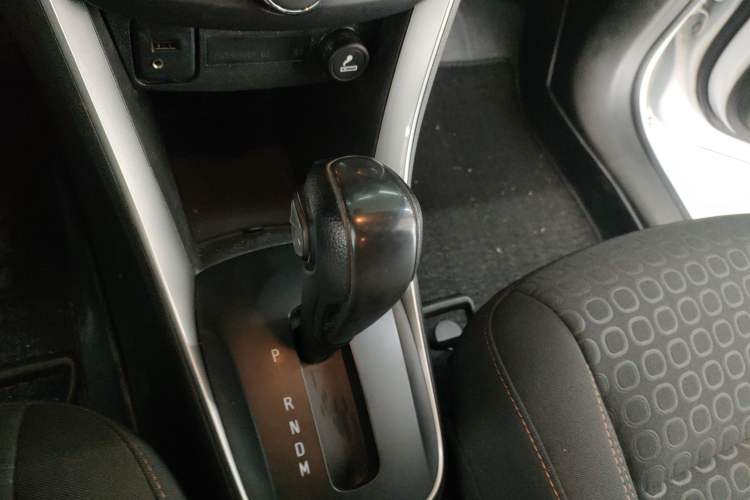Used Chevrolet Trax 2017 1.4T Automatic Two-Wheel Drive Comfort Version Gear Lever