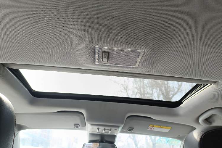 Used Chevrolet Trax 2017 1.4T Automatic Two-Wheel Drive Luxury Version Headliner