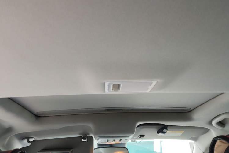 Used Chevrolet Trax 2017 1.4T Manual Two-Wheel Drive Comfort Model Headliner