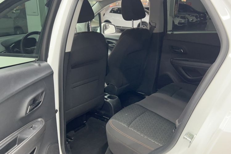 Used Chevrolet Trax 2017 1.4T Manual Two-Wheel Drive Comfort Model Interior 2