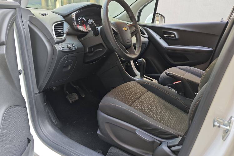 Used Chevrolet Trax 2017 1.4T Automatic Two-Wheel Drive Luxury Version Interior 2