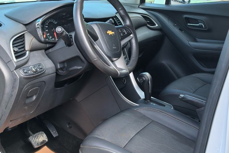 Used Chevrolet Trax 2017 1.4T Automatic Two-Wheel Drive Luxury Version Interior 2