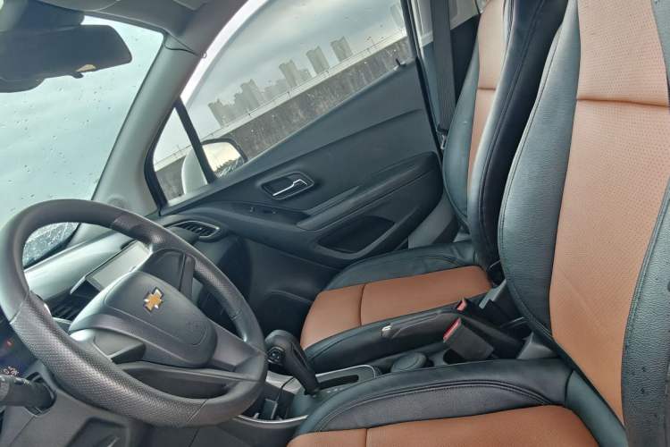 Used Chevrolet Trax 2017 1.4T Automatic Two-Wheel Drive Comfort Version Interior 2