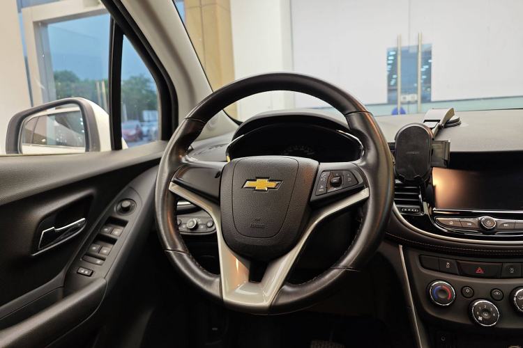 Used Chevrolet Trax 2017 1.4T Automatic Two-Wheel Drive Luxury Version Interior 2