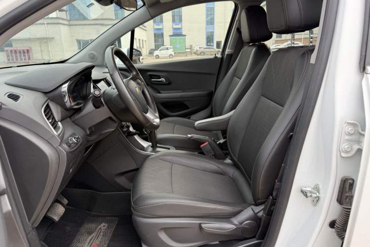 Used Chevrolet Trax 2017 1.4T Automatic Two-Wheel Drive Luxury Version Interior 2