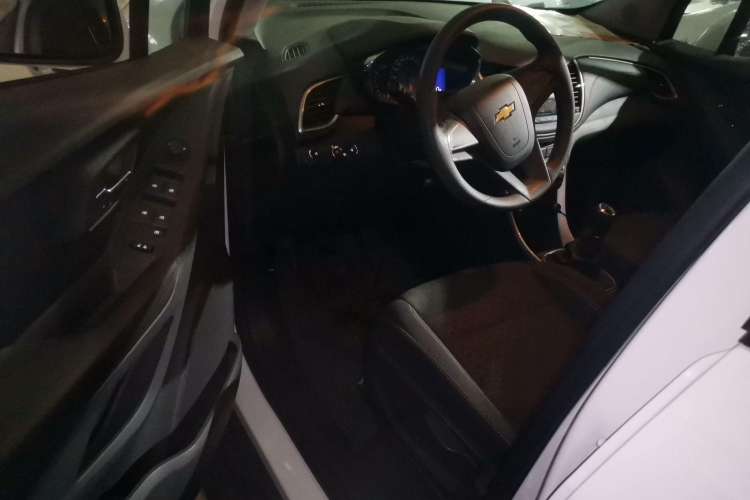 Used Chevrolet Trax 2017 1.4T Manual Two-Wheel Drive Comfort Model Interior 2