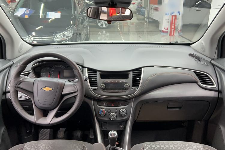 Used Chevrolet Trax 2017 1.4T Manual Two-Wheel Drive Comfort Model Interior 3