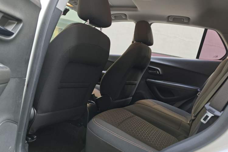 Used Chevrolet Trax 2017 1.4T Automatic Two-Wheel Drive Luxury Version Interior 3
