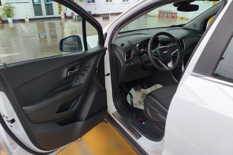 Used Chevrolet Trax 2017 1.4T Automatic Two-Wheel Drive Luxury Version Interior 3
