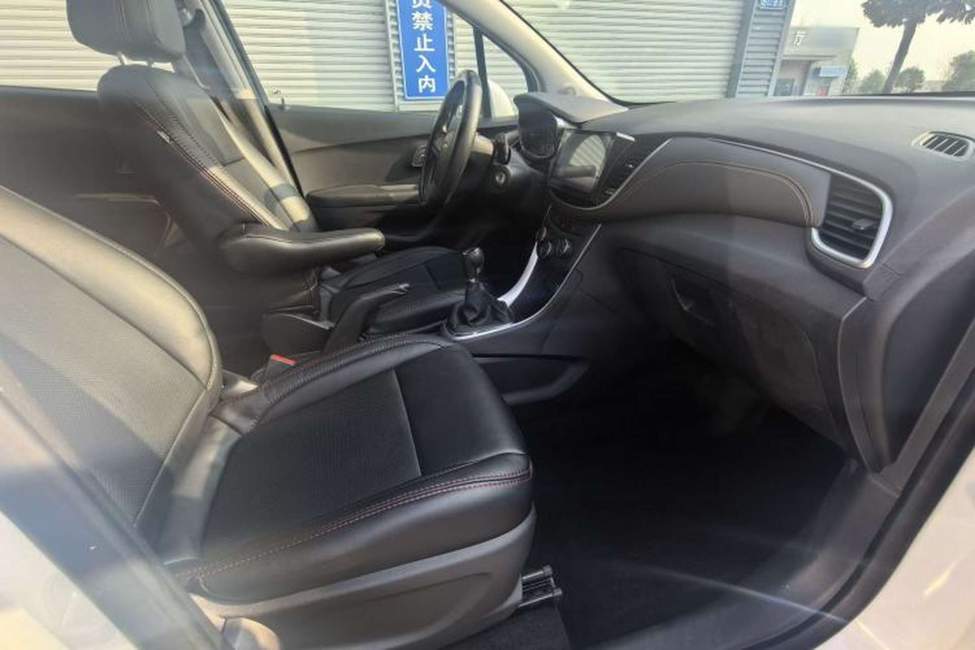Used Chevrolet Trax 2017 1.4T Manual Two-Wheel Drive Comfort Model Interior 3