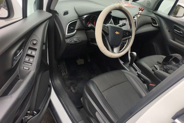 Used Chevrolet Trax 2017 1.4T Automatic Two-Wheel Drive Luxury Version Interior 3