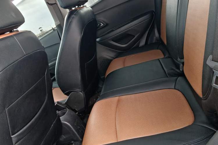 Used Chevrolet Trax 2017 1.4T Automatic Two-Wheel Drive Comfort Version Interior 3