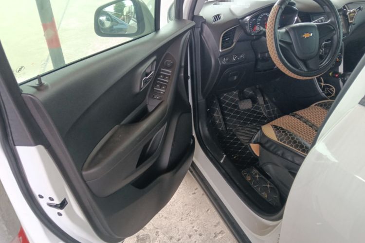 Used Chevrolet Trax 2017 1.4T Automatic Two-Wheel Drive Comfort Version Interior 3