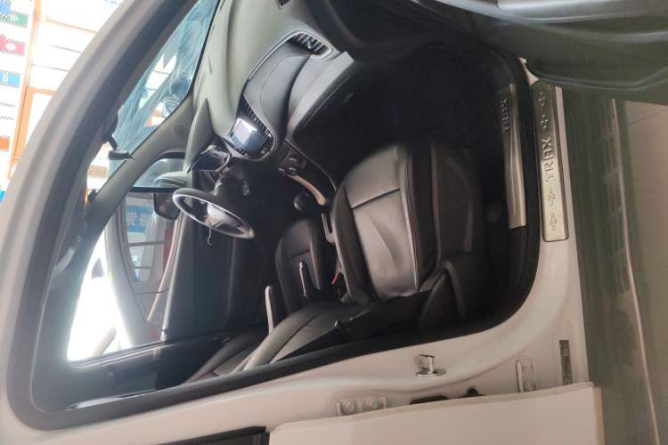 Used Chevrolet Trax 2017 1.4T Automatic Two-Wheel Drive Comfort Version Interior 4