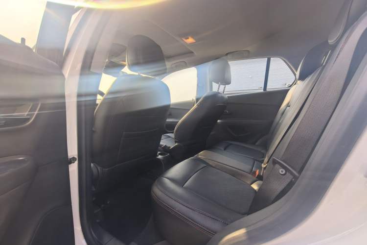 Used Chevrolet Trax 2017 1.4T Manual Two-Wheel Drive Comfort Model Interior 4