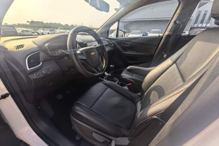 Used Chevrolet Trax 2017 1.4T Manual Two-Wheel Drive Comfort Model Interior 5