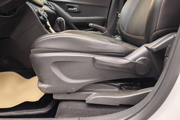Used Chevrolet Trax 2017 1.4T Automatic Two-Wheel Drive Luxury Version Interior 6