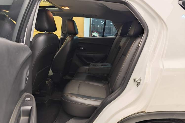 Used Chevrolet Trax 2017 1.4T Automatic Two-Wheel Drive Luxury Version Interior 8