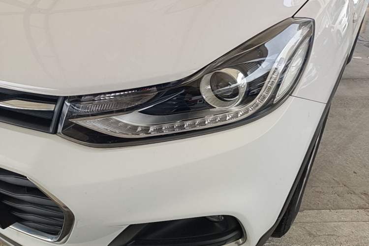 Used Chevrolet Trax 2017 1.4T Automatic Two-Wheel Drive Luxury Version Left Front Headlight