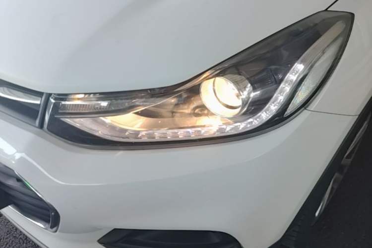 Used Chevrolet Trax 2017 1.4T Automatic Two-Wheel Drive Luxury Version Left Front Headlight