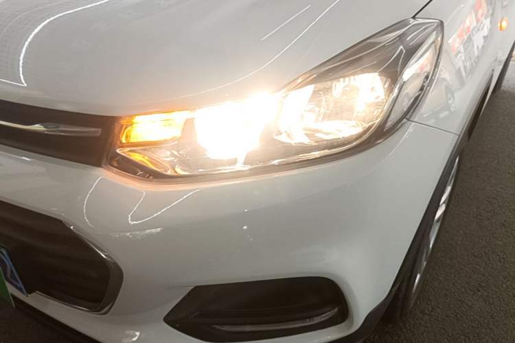 Used Chevrolet Trax 2017 1.4T Automatic Two-Wheel Drive Comfort Version Left Front Headlight