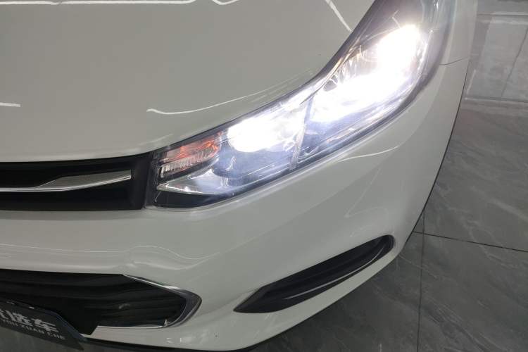 Used Chevrolet Trax 2017 1.4T Automatic Two-Wheel Drive Comfort Version Left Front Headlight