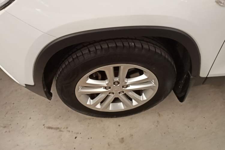 Used Chevrolet Trax 2017 1.4T Manual Two-Wheel Drive Comfort Model Left Front Wheel Hub