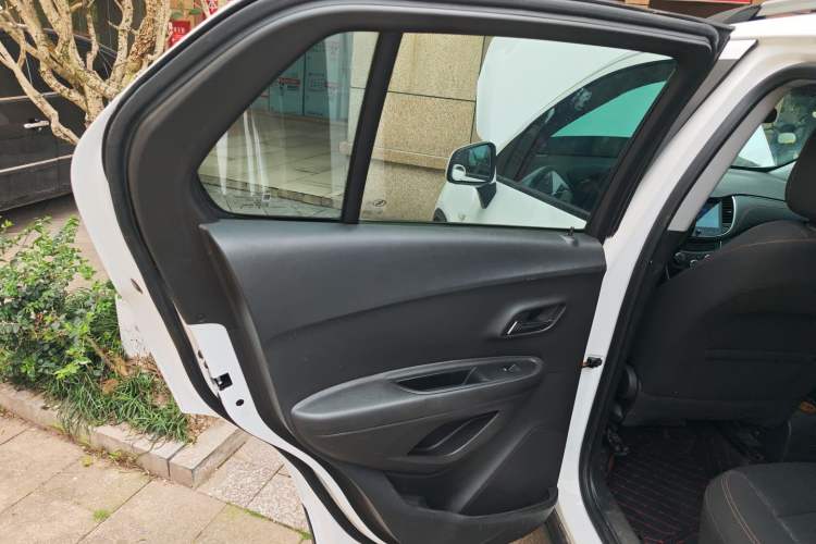 Used Chevrolet Trax 2017 1.4T Automatic Two-Wheel Drive Comfort Version Left Rear Door Interior