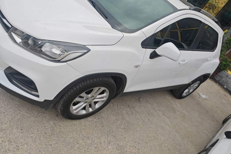 Used Chevrolet Trax 2017 1.4T Automatic Two-Wheel Drive Comfort Version Left Side
