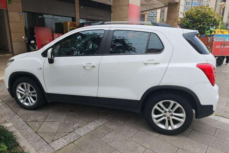 Used Chevrolet Trax 2017 1.4T Automatic Two-Wheel Drive Comfort Version Left Side