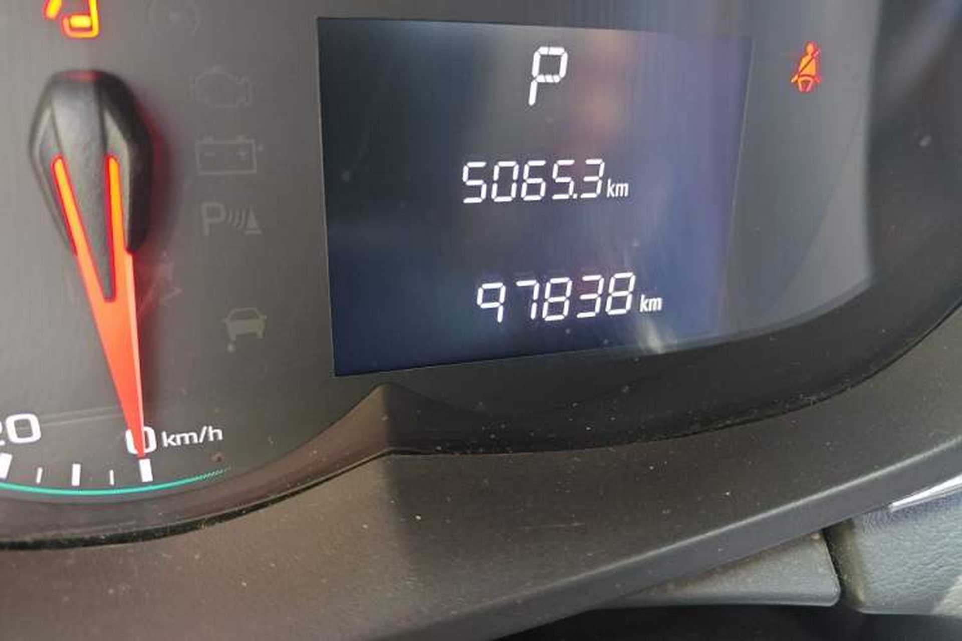Used Chevrolet Trax 2017 1.4T Automatic Two-Wheel Drive Comfort Version Odometer Close Up