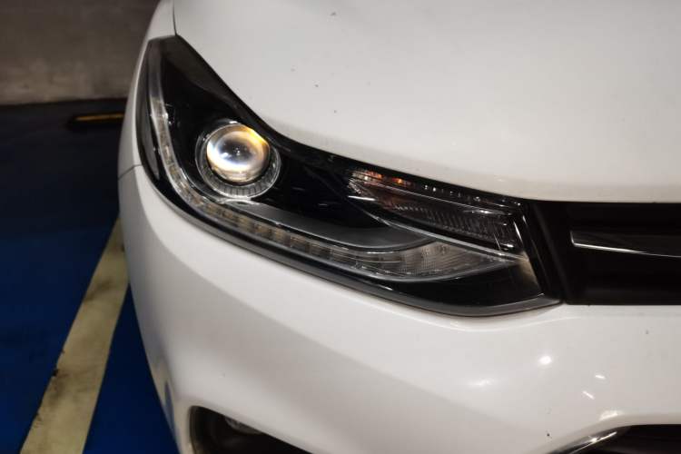 Used Chevrolet Trax 2017 1.4T Automatic Two-Wheel Drive Luxury Version Right Front Headlight