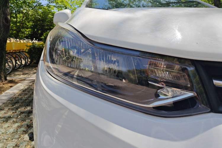 Used Chevrolet Trax 2017 1.4T Automatic Two-Wheel Drive Comfort Version Right Front Headlight