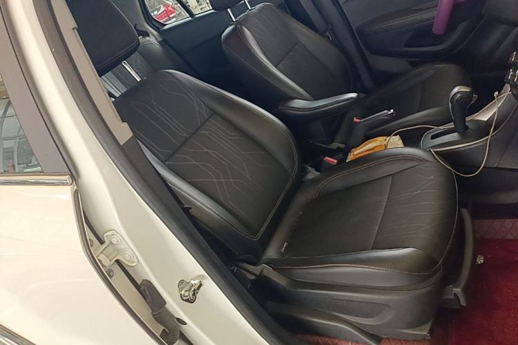 Used Chevrolet Trax 2017 1.4T Automatic Two-Wheel Drive Luxury Version Right Front Seat