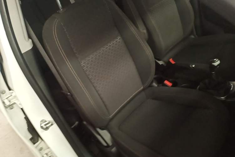 Used Chevrolet Trax 2017 1.4T Manual Two-Wheel Drive Comfort Model Right Front Seat