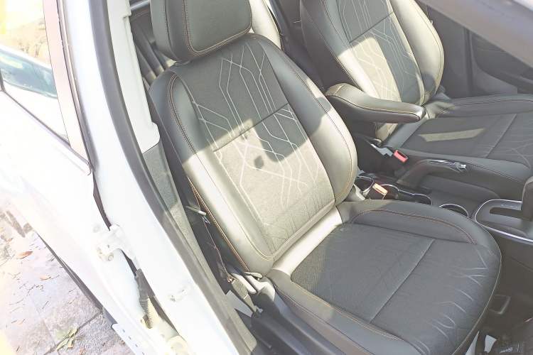 Used Chevrolet Trax 2017 1.4T Automatic Two-Wheel Drive Luxury Version Right Front Seat