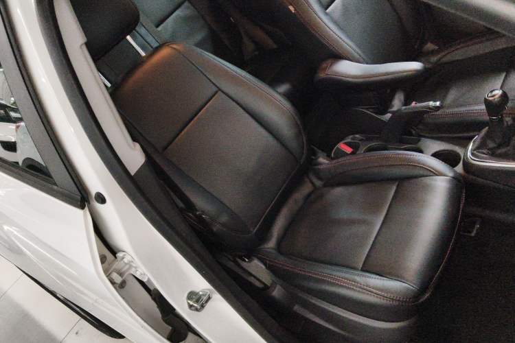 Used Chevrolet Trax 2017 1.4T Manual Two-Wheel Drive Comfort Model Right Front Seat