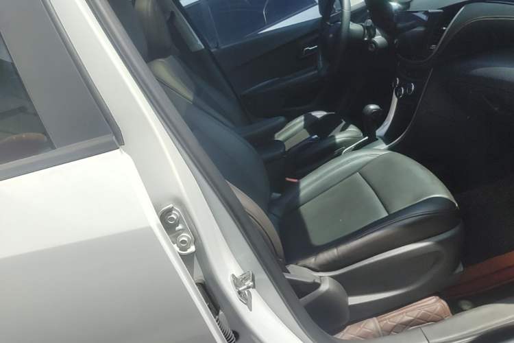 Used Chevrolet Trax 2017 1.4T Automatic Two-Wheel Drive Comfort Version Right Front Seat