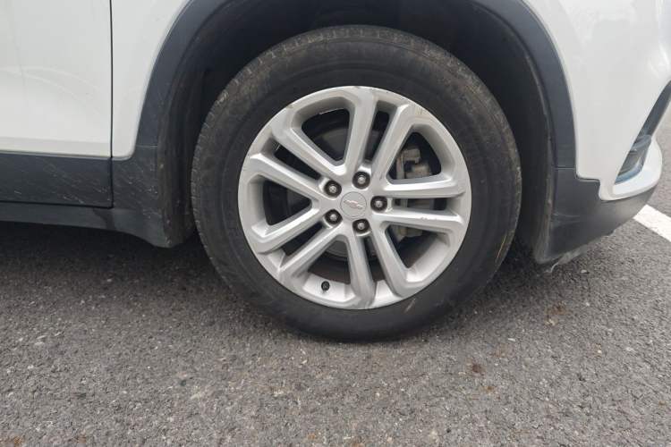 Used Chevrolet Trax 2017 1.4T Automatic All-Wheel-Drive Flagship Model Right Front Wheel Hub