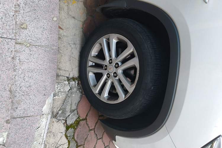 Used Chevrolet Trax 2017 1.4T Automatic Two-Wheel Drive Comfort Version Right Front Wheel Hub