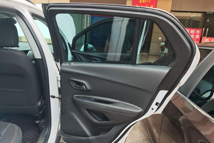 Used Chevrolet Trax 2017 1.4T Automatic Two-Wheel Drive Comfort Version Right Rear Door Interior