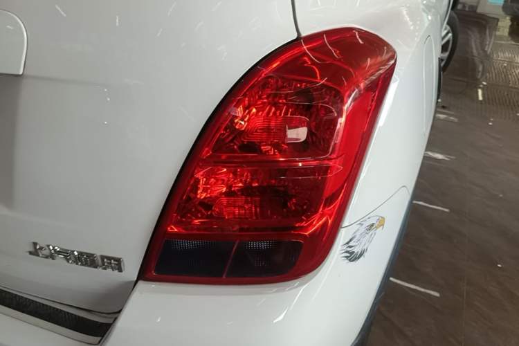 Used Chevrolet Trax 2017 1.4T Manual Two-Wheel Drive Comfort Model Right Rear Taillight
