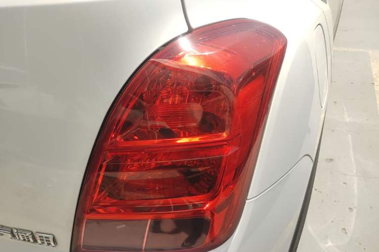 Used Chevrolet Trax 2017 1.4T Automatic Two-Wheel Drive Comfort Version Right Rear Taillight