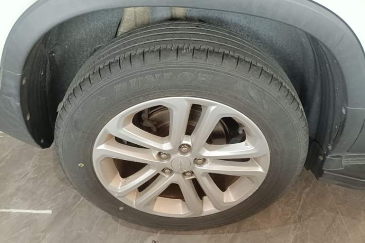 Used Chevrolet Trax 2017 1.4T Manual Two-Wheel Drive Comfort Model Right Rear Wheel Hub