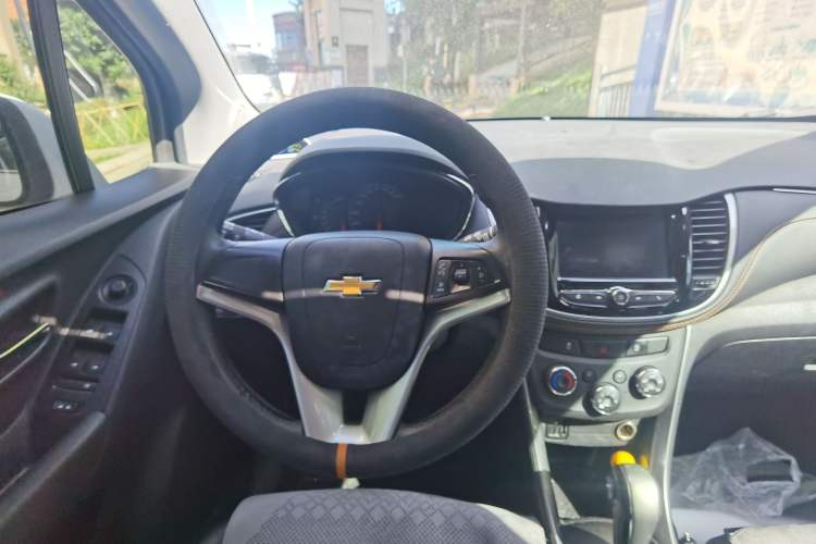 Used Chevrolet Trax 2017 1.4T Automatic Two-Wheel Drive Luxury Version Steering Wheel