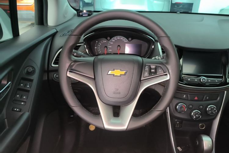 Used Chevrolet Trax 2017 1.4T Automatic Two-Wheel Drive Luxury Version Steering Wheel